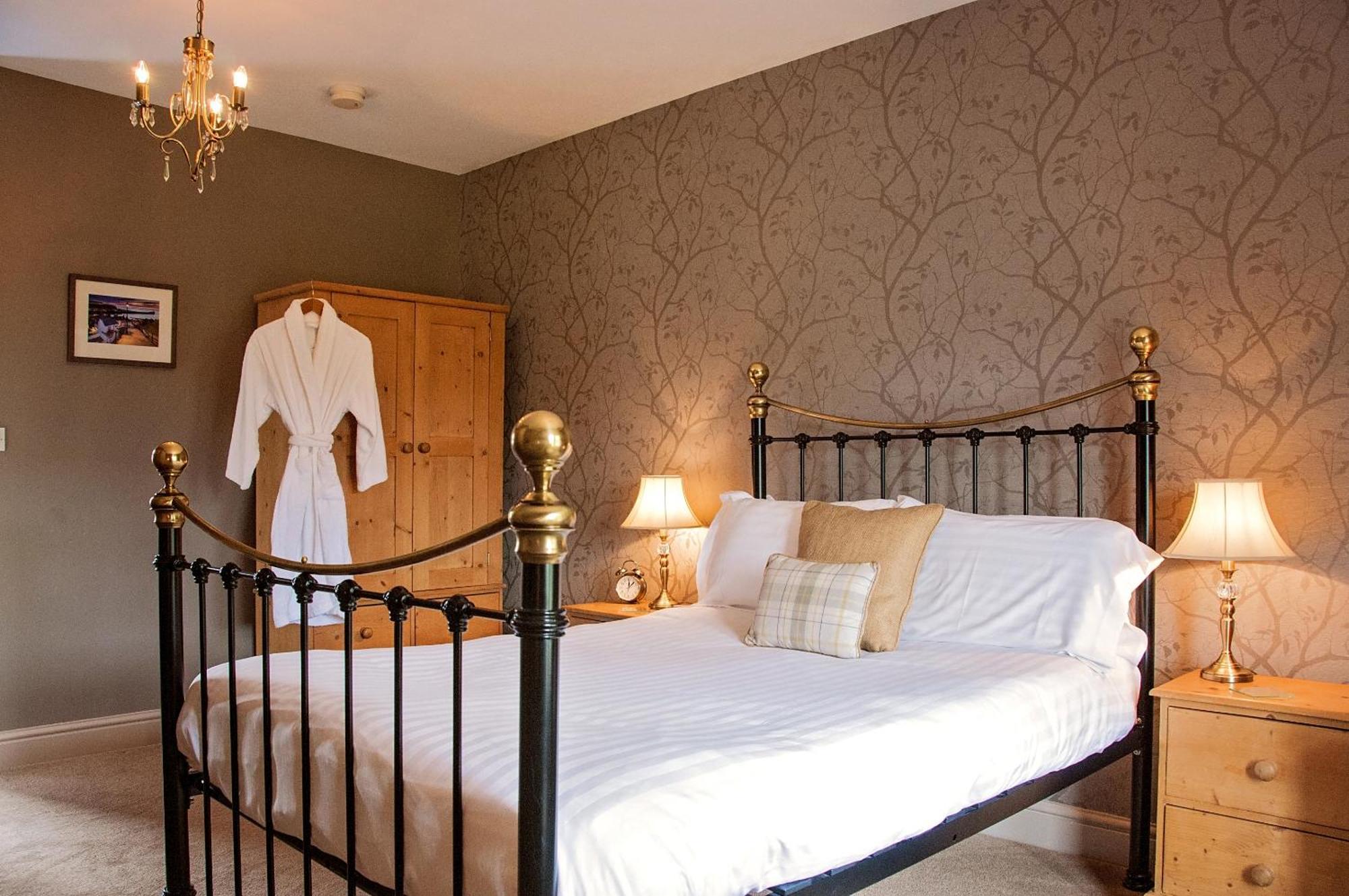 The Poplars Rooms & Cottages Тирск Екстериор снимка