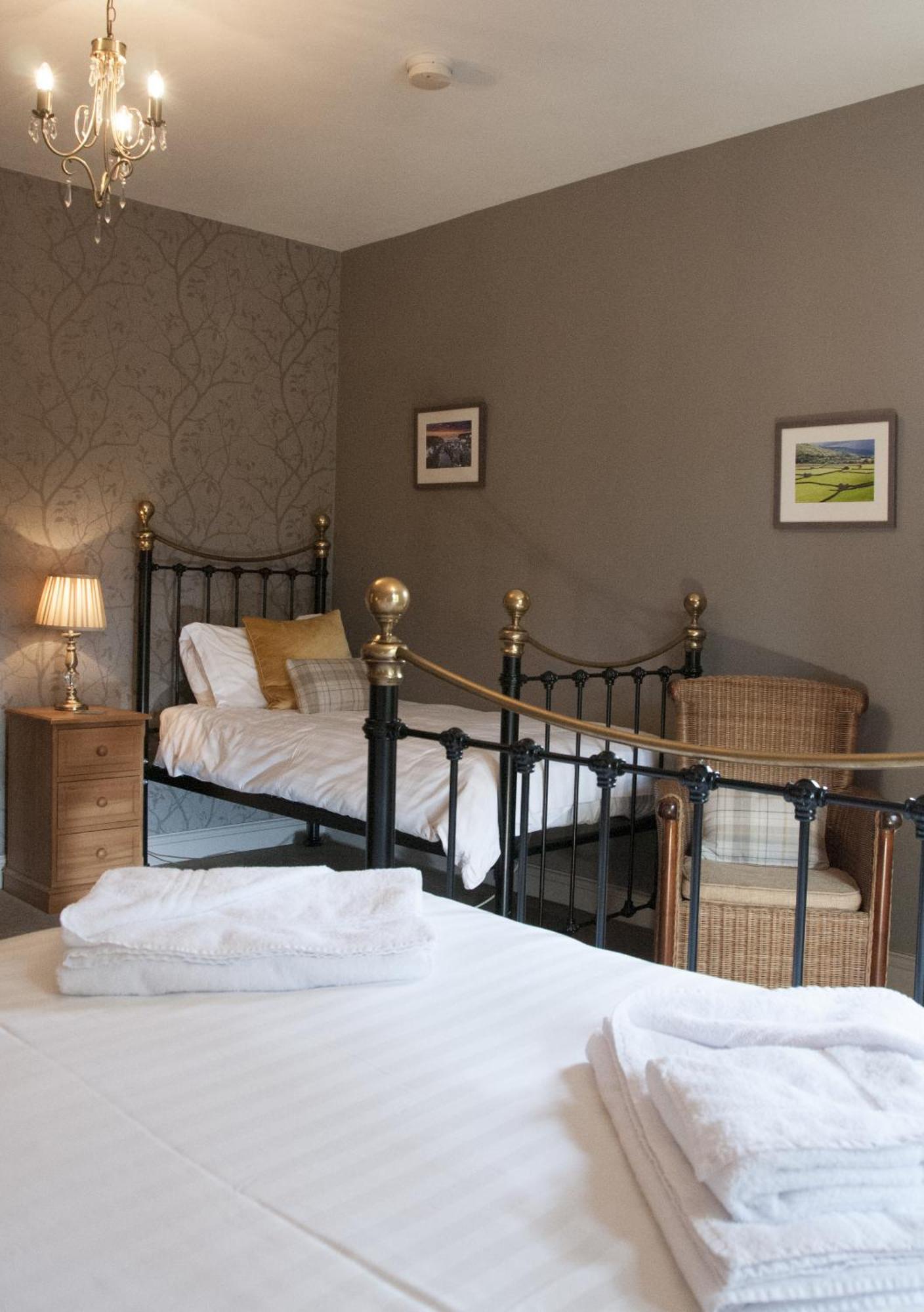 The Poplars Rooms & Cottages Тирск Екстериор снимка