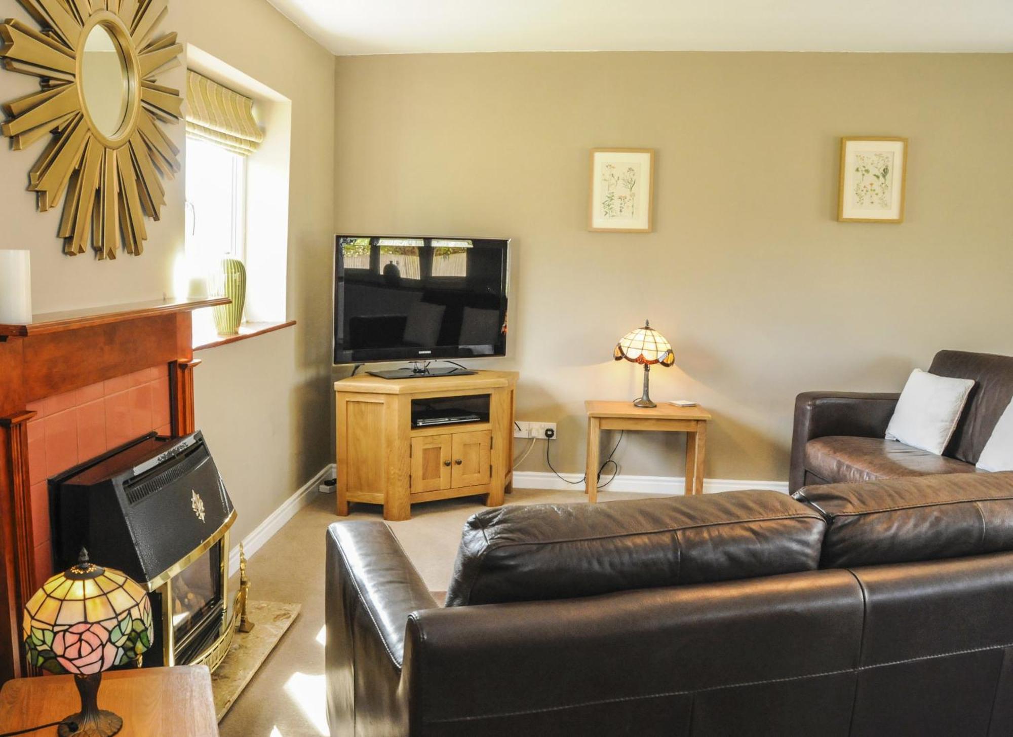 The Poplars Rooms & Cottages Тирск Екстериор снимка